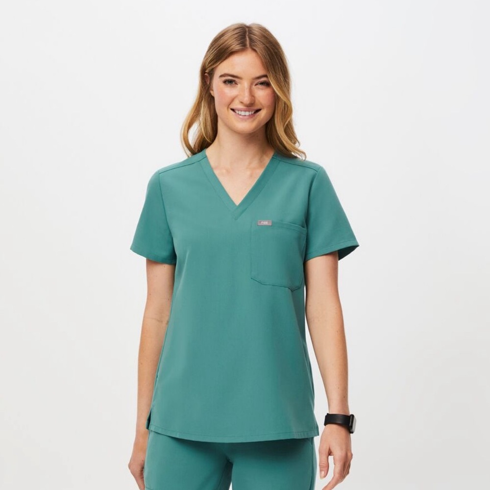 Figs Cactus Women’s Catarina One Pocket Scrub Top - Size Small